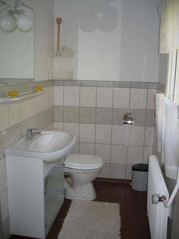 Villa Almagarden Lantlig Miljoe Svängsta Zimmer foto