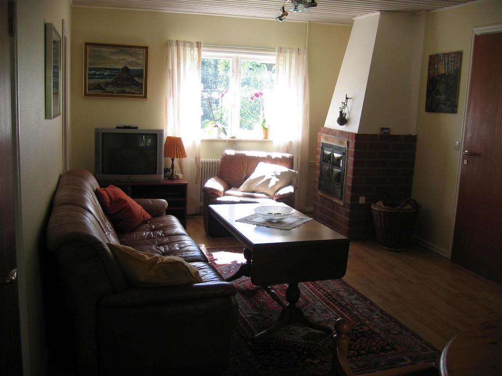 Villa Almagarden Lantlig Miljoe Svängsta Zimmer foto